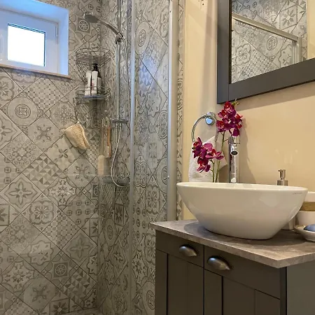Pristine 1Br Apt In City Center W/ Patio And Parking Riga Exterior photo