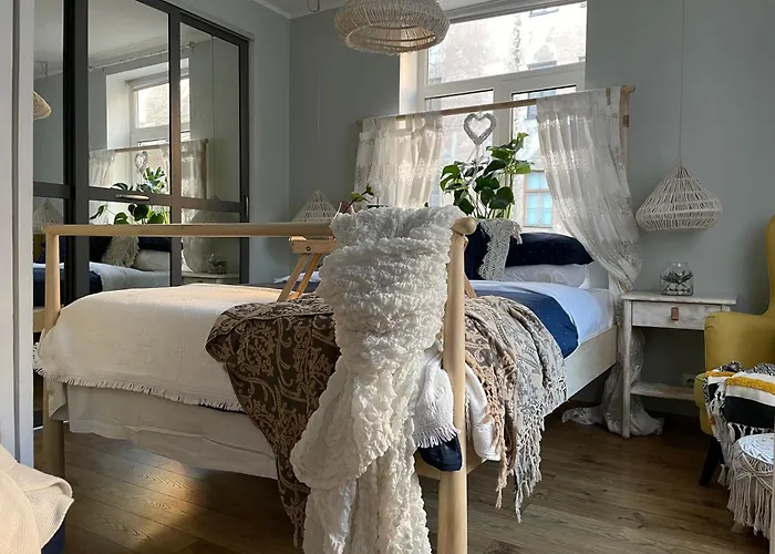 Pristine 1Br Apt In City Center W/ Patio And Parking