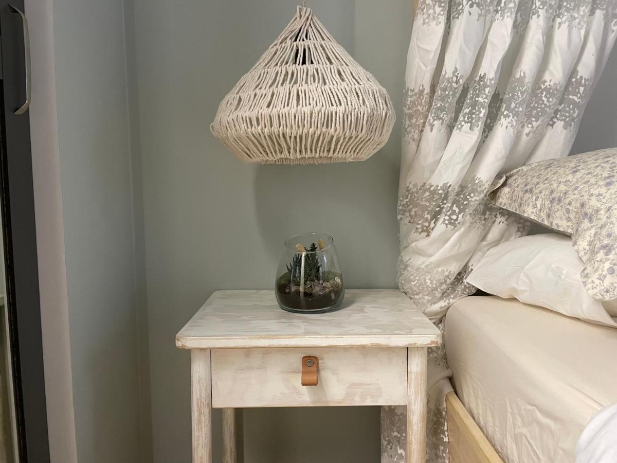 Pristine 1br In Center W/ Patio And Parking Dzīvoklis Riga